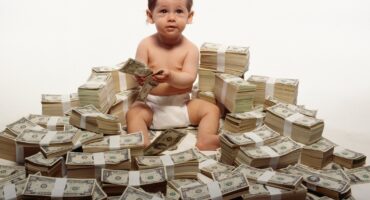 getty-rich-kid-baby-on-money getty-rich-kid-baby-on-money